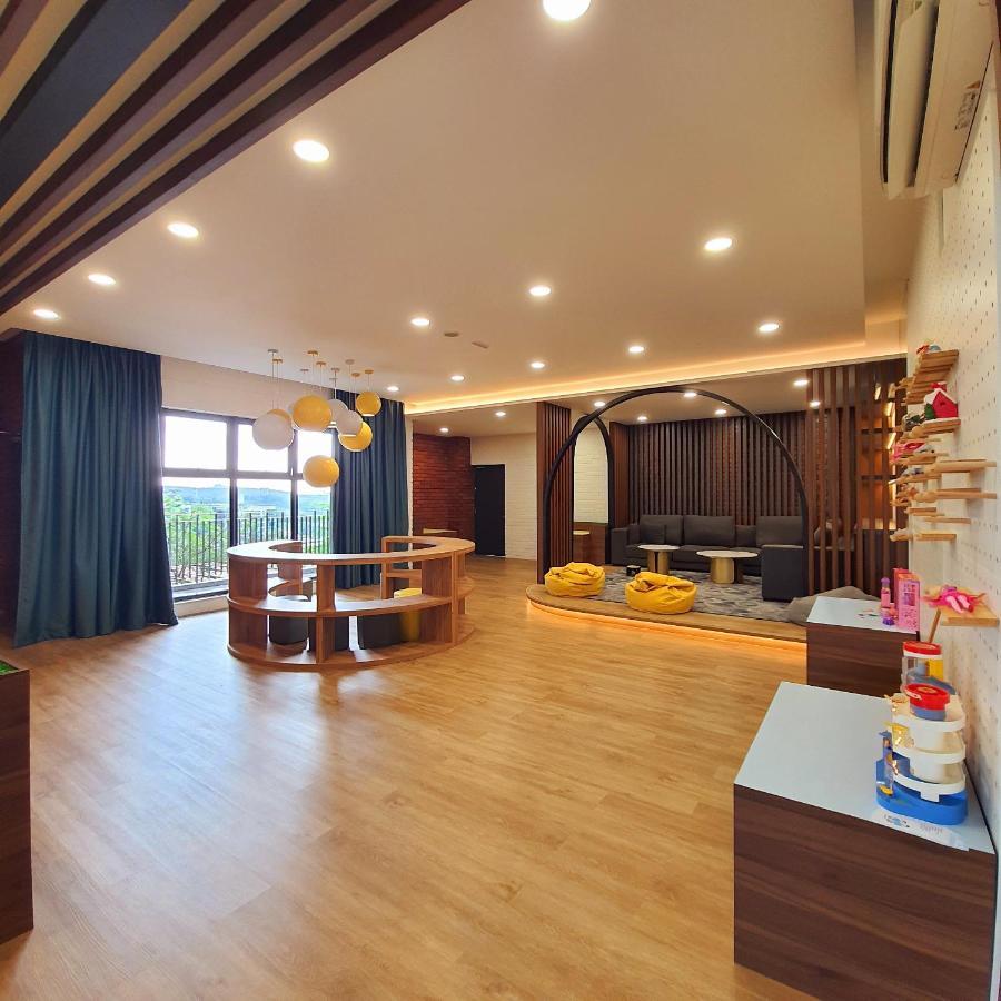 The Glass Homestay Putrajaya Exterior photo
